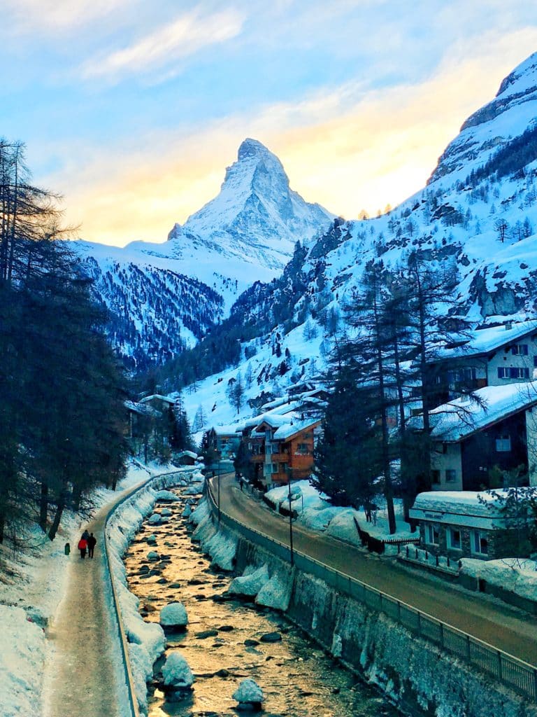 Ski transfers from Geneva to Zermatt and Saas-Fee.